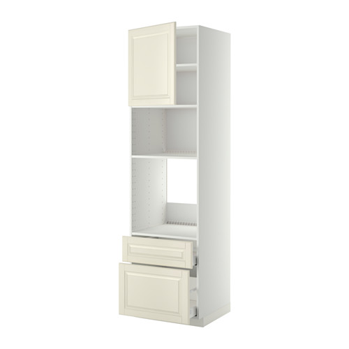 Un mueble de cocina METOD blanco roto con estantes y cajones. Es un diseño alto y delgado con un aspecto tradicional.