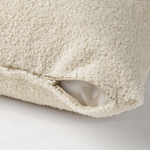 Funda de cojín de color beige claro con pelo suave tipo peluche; Cremallera para facilitar el lavado.