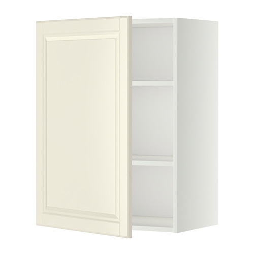 Mueble de cocina IKEA METOD en color blanco roto con estante ajustable.