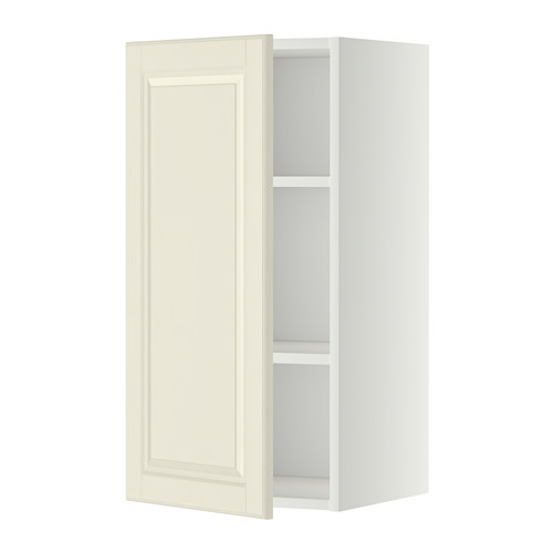 Mueble de cocina METOD blanco abierto. Puertas de color blanco roto, rectangulares, estante ajustable. Diseño tradicional.