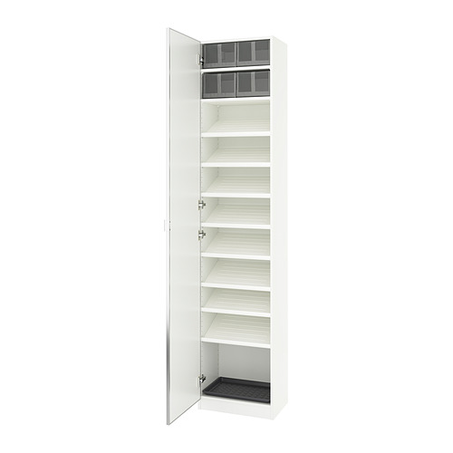Un armario PAX blanco con puertas de espejo y estantes ajustables.