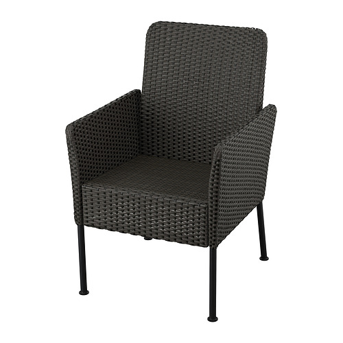 Silla VITTSKÄR: mimbre negro, estructura metálica; Diseño cuadrado y ergonómico.