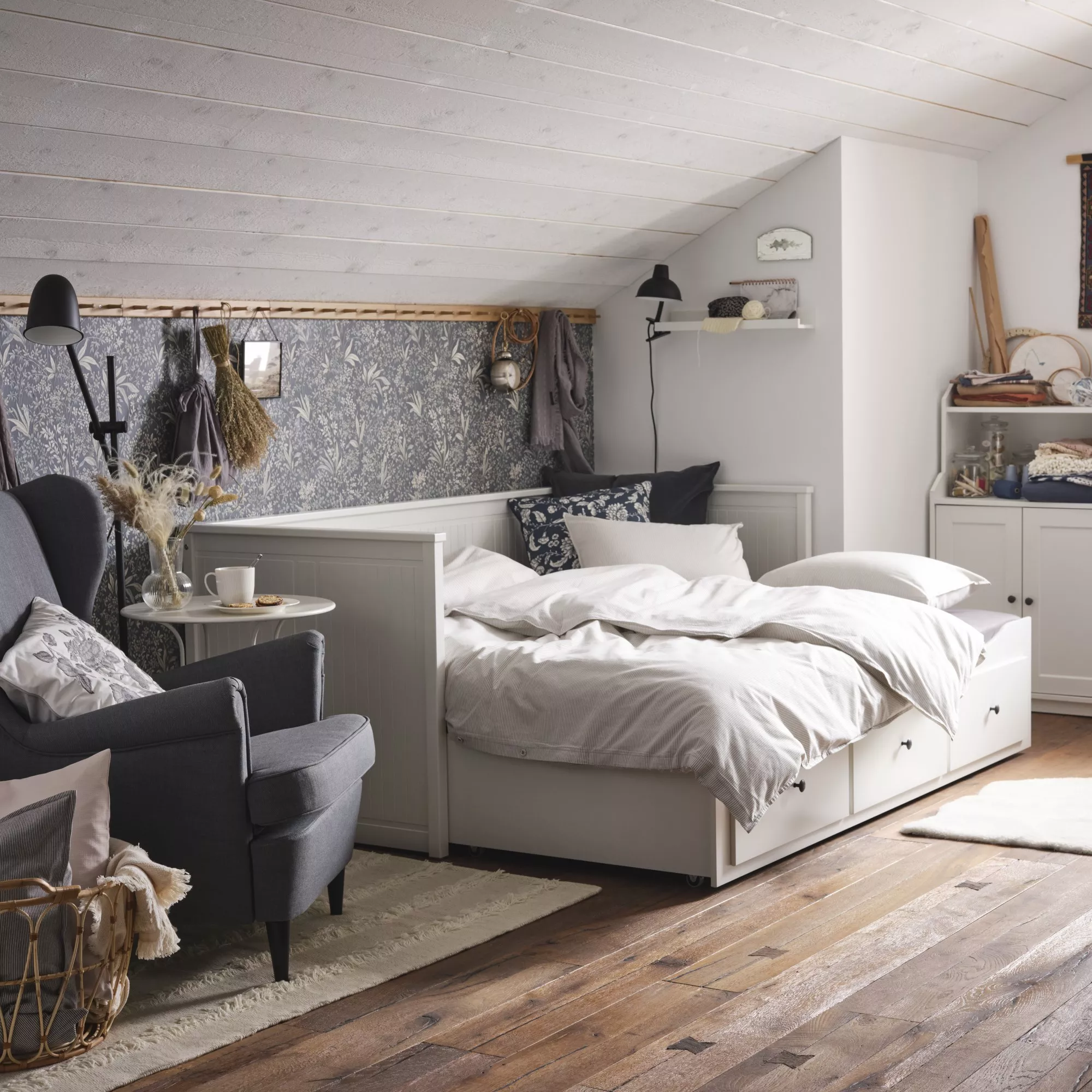 IKEA Tenerife - HEMNES daybed frame with 3 drawers without