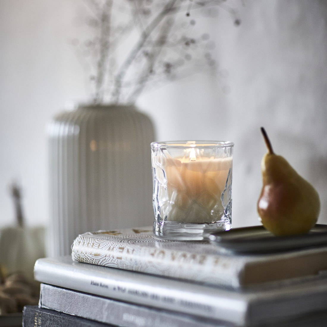 HÖSTAGILLE, vela aromática en vaso 2 de 3 open dialog