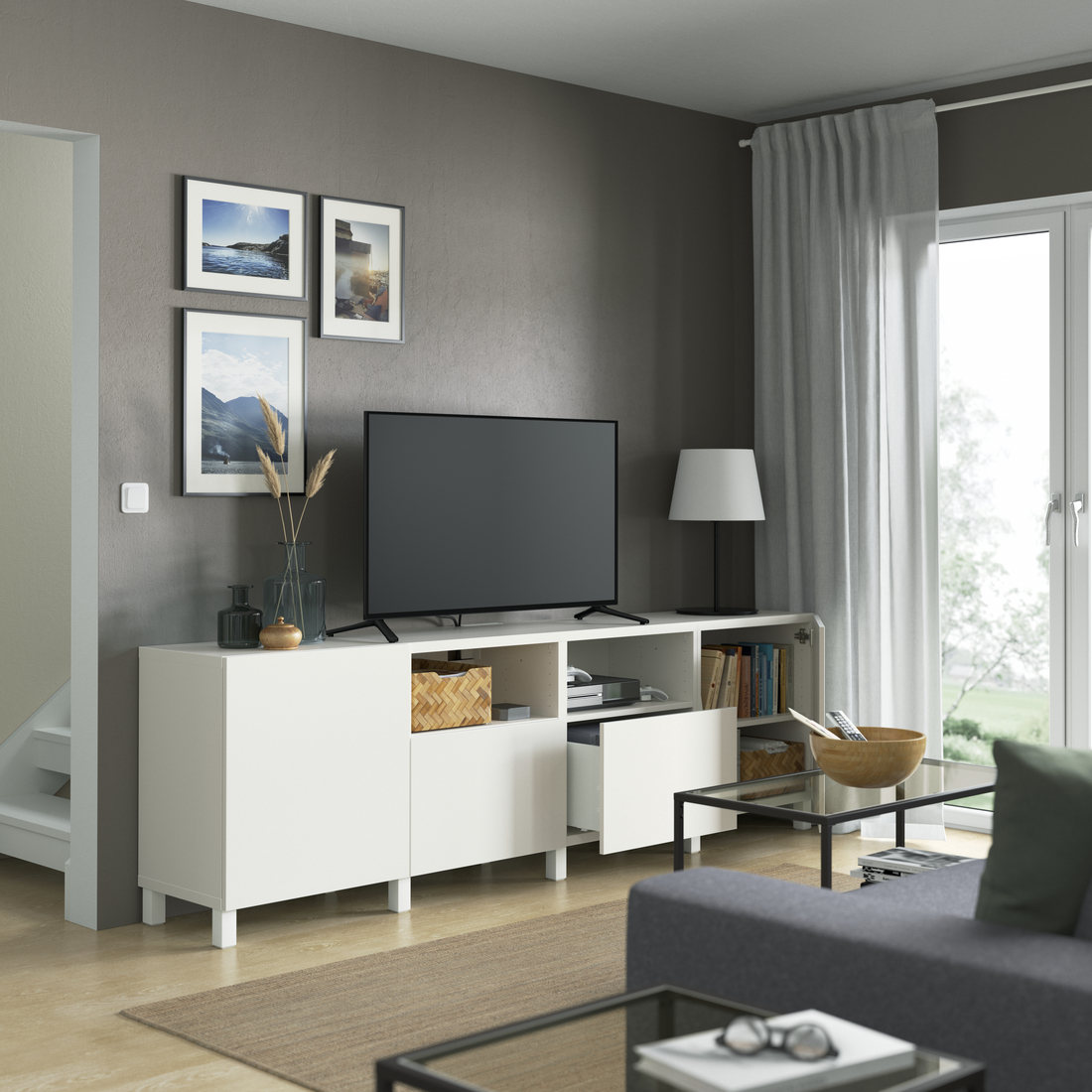 BESTÅ, mueble TV con puertas y cajones. 2 de 7 open dialog