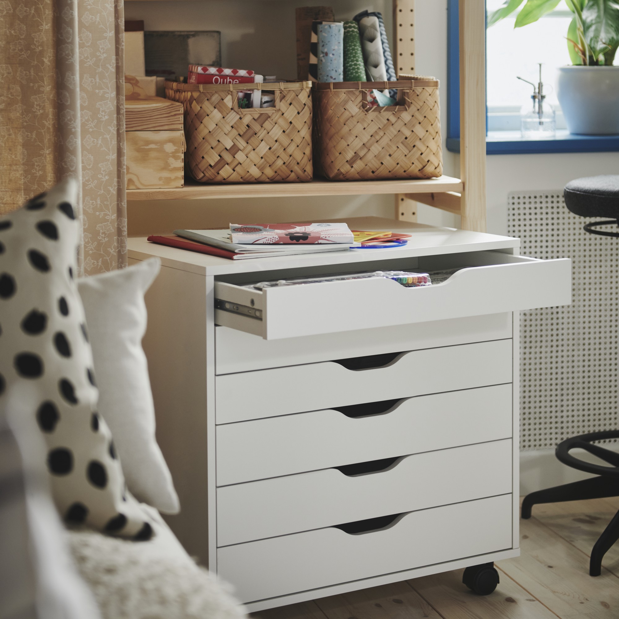 ALEX, drawer unit on casters. 4 of 8 open dialog