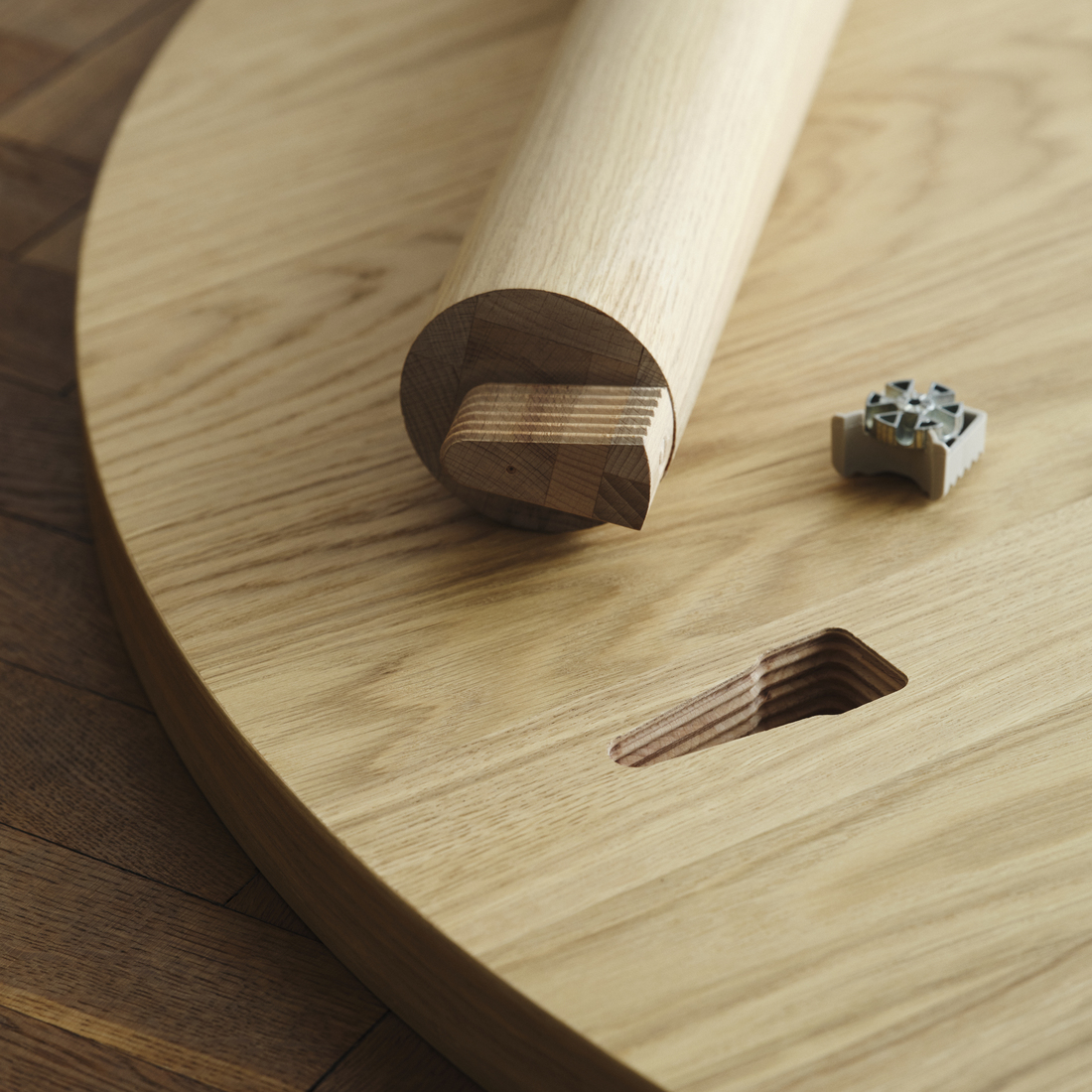 STOCKHOLM 2025, mesa redonda y 4 sillas. 4 de 9 open dialog