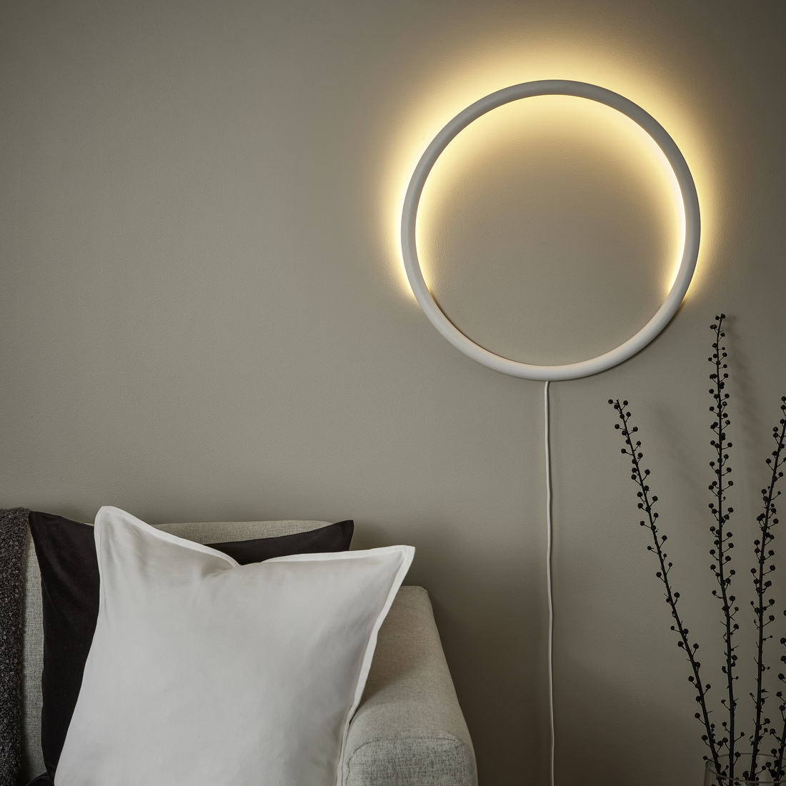 VARMBLIXT, aplique de pared LED 330 lm 2700K. 2 de 8 open dialog