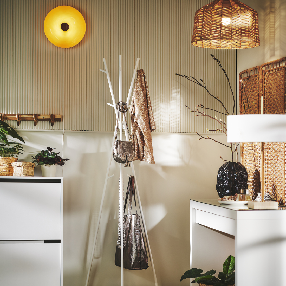 EKRAR, perchero. 2 de 3 open dialog