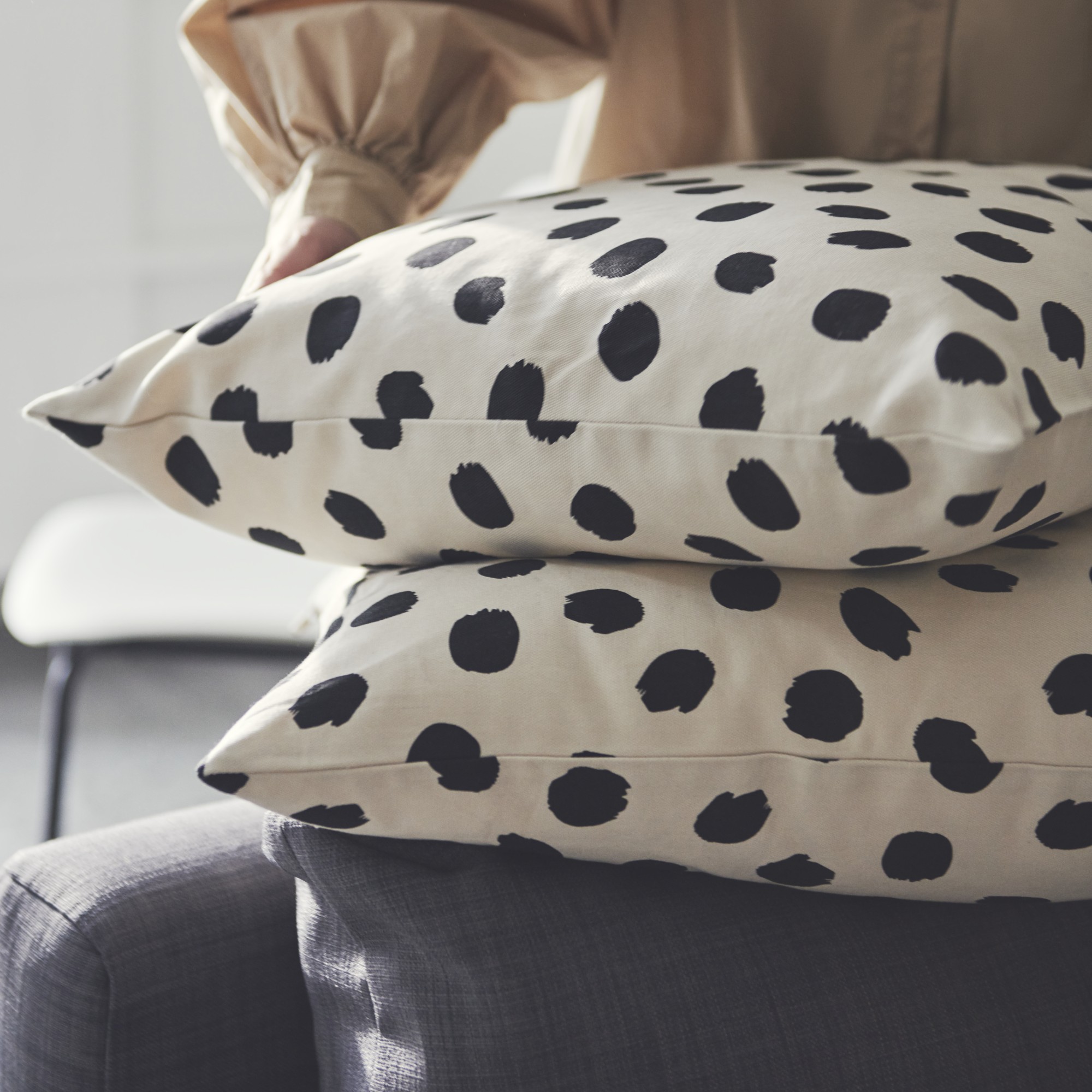 ODDNY, funda de cojín. 3 de 5 open dialog