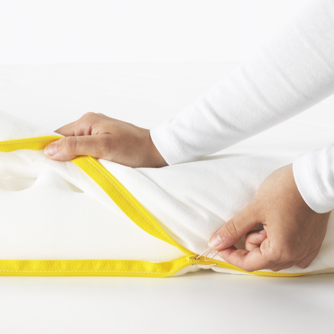 UNDERLIG, foam mattress for junior bed. 5 of 6 open dialog