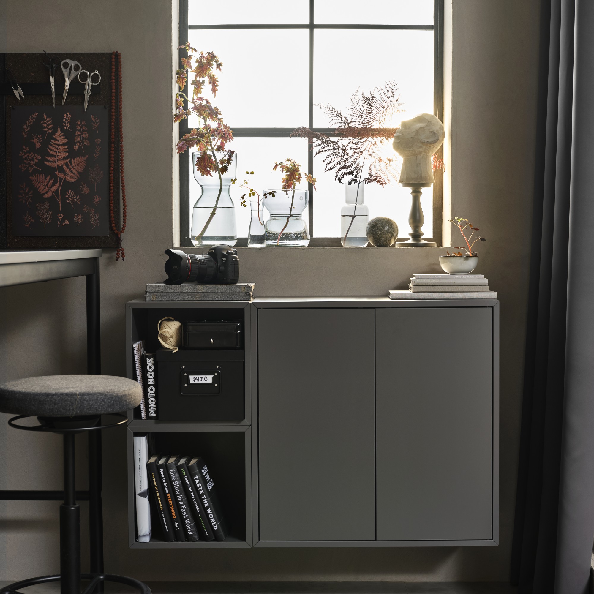 EKET, armario de pared con 2 puertas. 2 de 5 open dialog