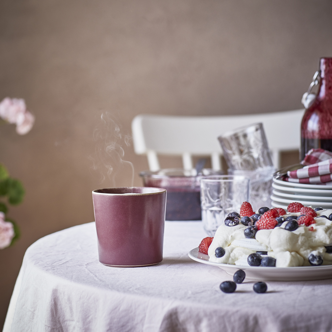 STÖRTSKÖN, vela perfumada en bote de cerámica. 5 de 8 open dialog