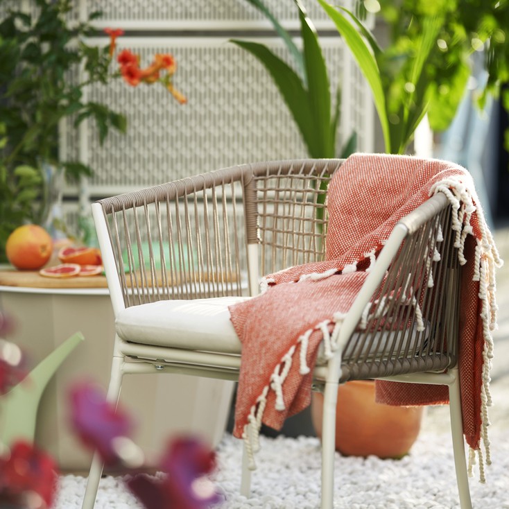 SEGERÖN, mesa y 6 sillas con reposabrazos, exterior. 2 de 4 open dialog