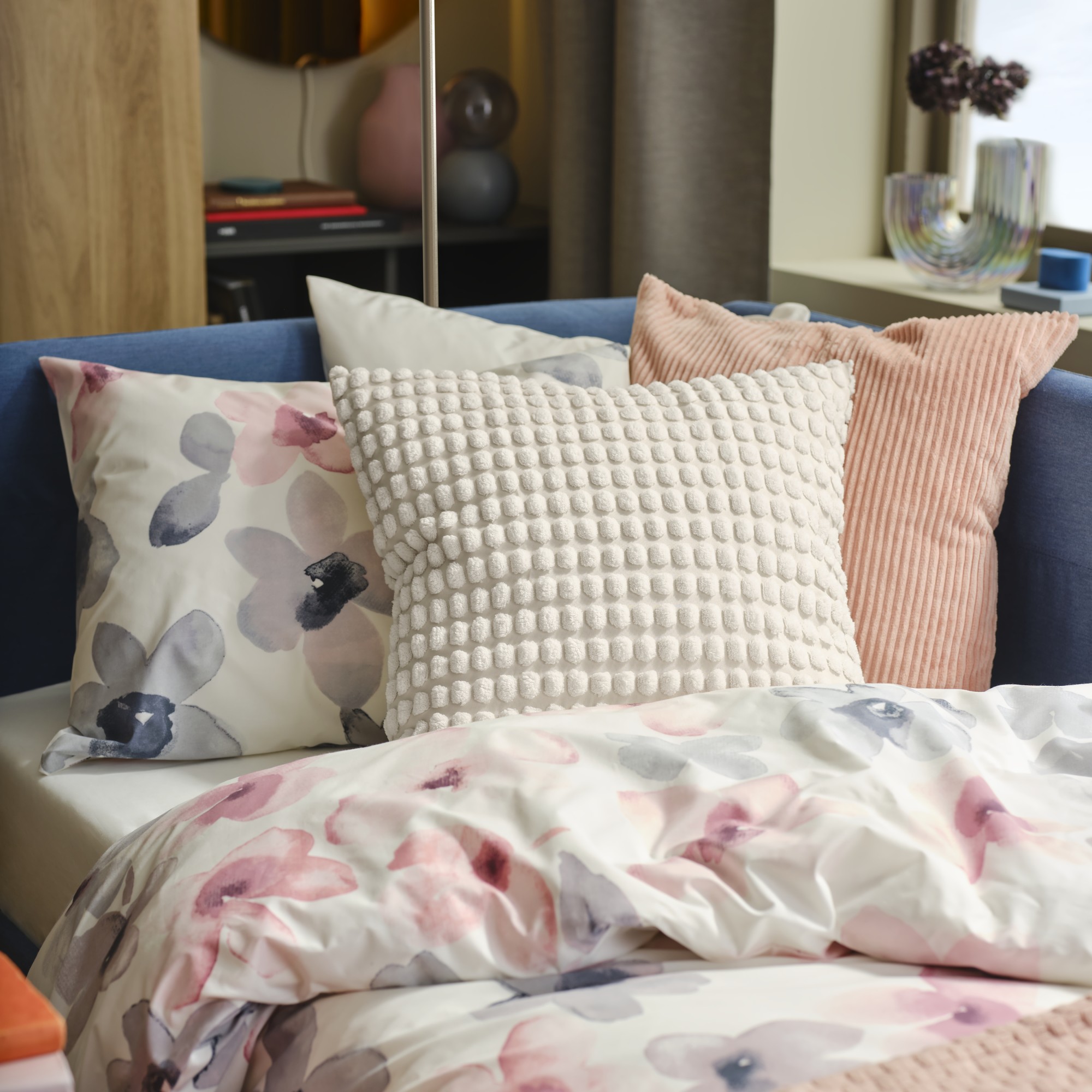 SVARTPOPPEL, cushion cover. 2 of 4 open dialog