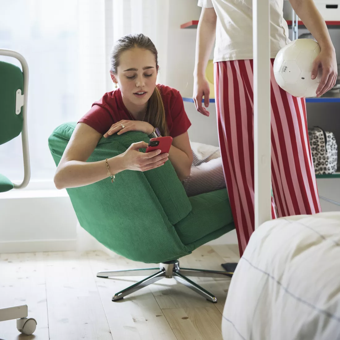 IKEA Mallorca - DYVLINGE swivel chair, Kelinge green