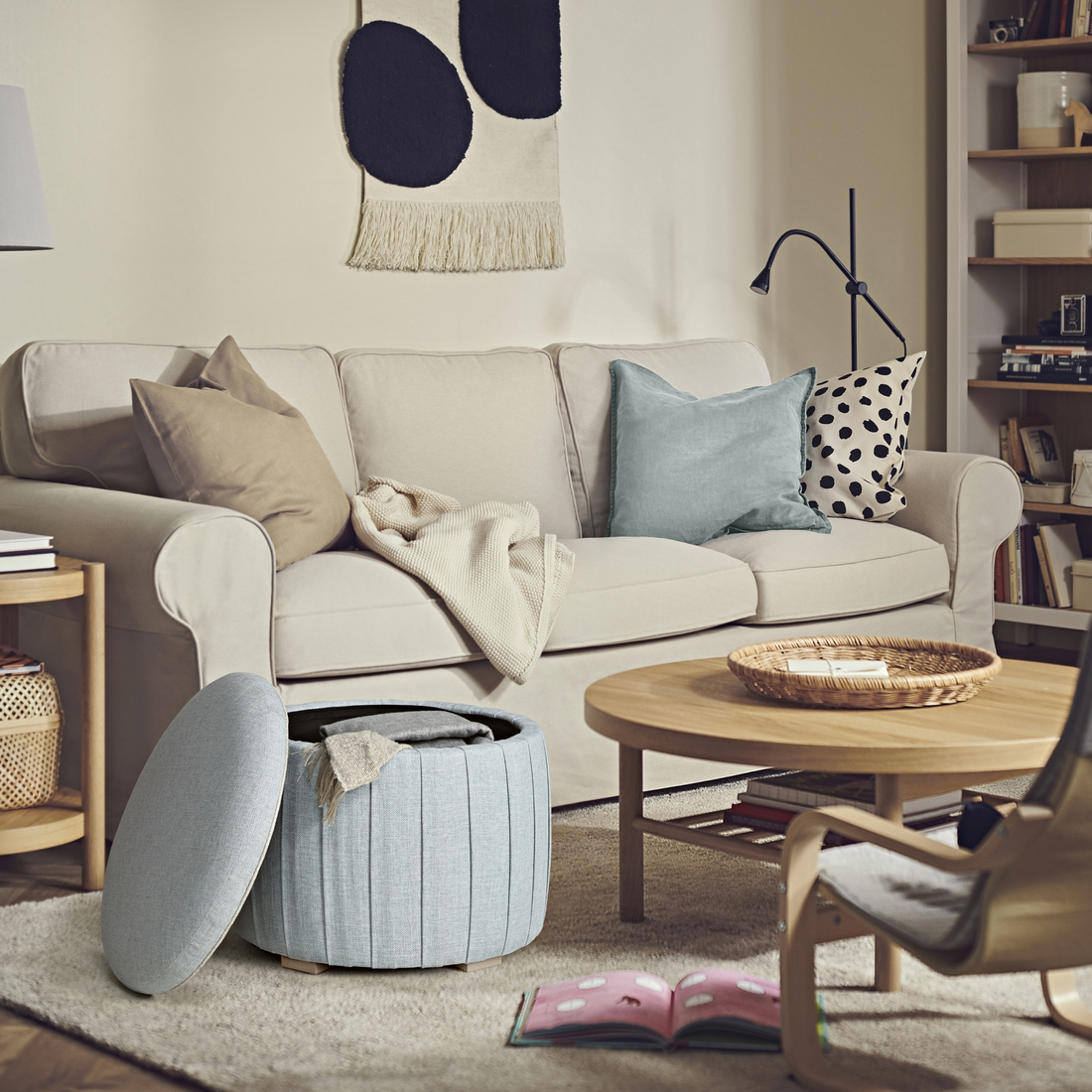 ÅTERLÖGA, puf con almacenaje. 4 de 5 open dialog