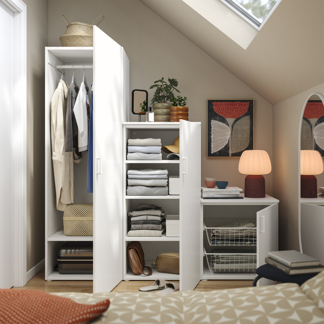 PLATSA, armario con 3 puertas. 3 de 3 open dialog