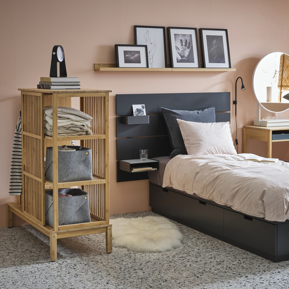 NORDKISA, armario abierto con puerta corredera. 3 de 8 open dialog