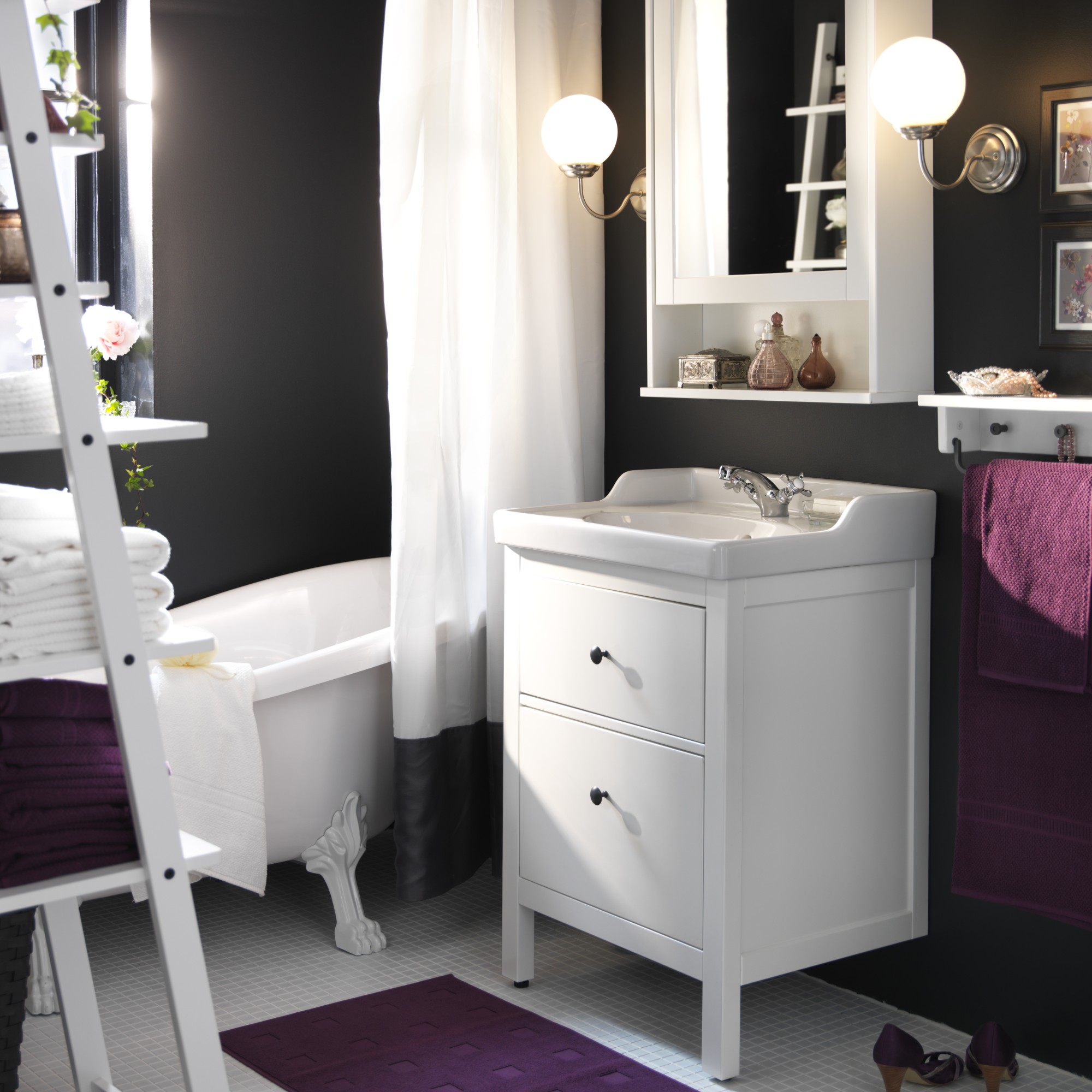 HEMNES / RUTSJÖN, mueble lavabo con cajones y grifo RUNSKÄR. 2 de 5 open dialog