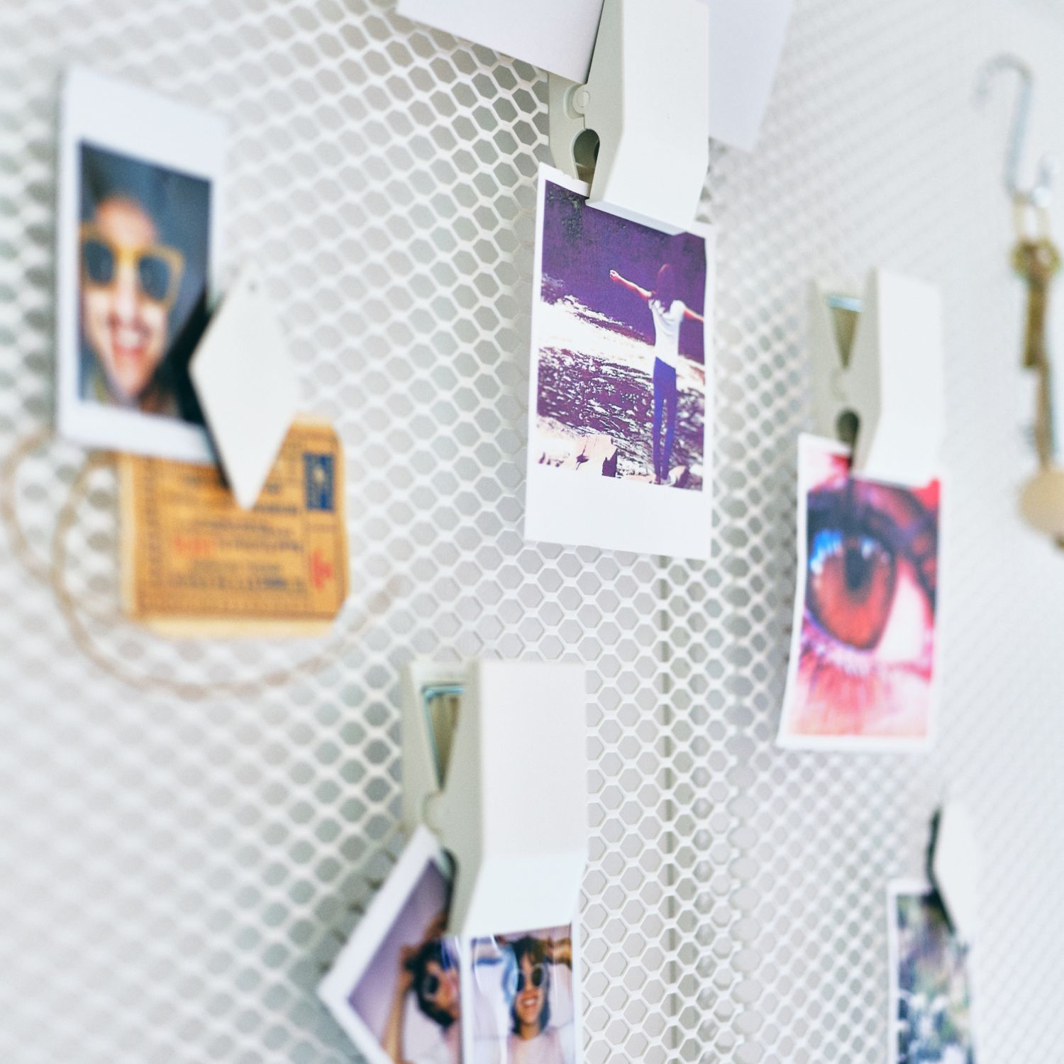 TOTEBO, clip with magnet . 3 of 3 open dialog
