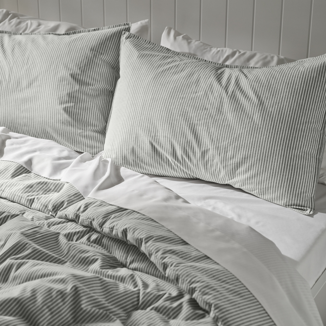 SOLFIBBLA, comforter set. 3 of 3 open dialog