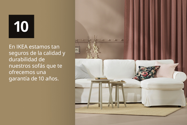 Sofá de tres piezas chaiselongue con un cojin decorativo