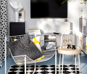 SKÅLBODA Armchair, BURVIK Side table and VÄNDPLATS Rug in the living room