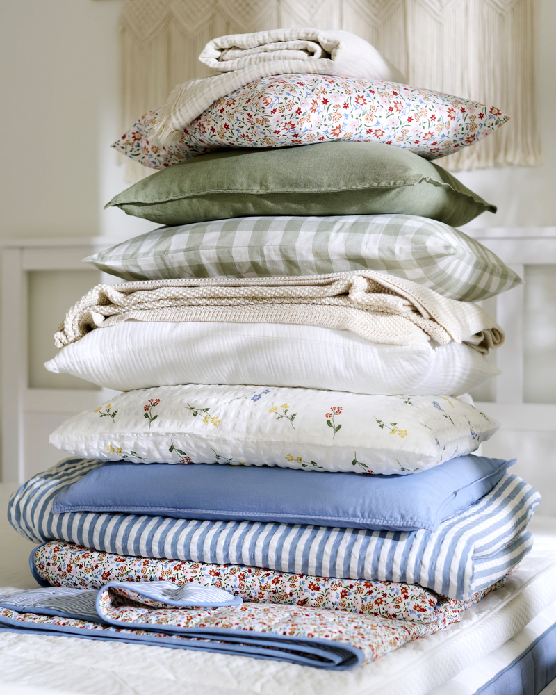 PILDVÄRGMAL and ÄNGSLILJA duvet covers and pillows