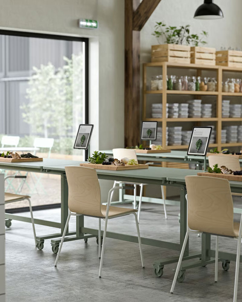 MITTZON foldable tables and LÄKTARE chairs in a classroom setting, with RELATERA tablet holders and bamboo butcher’s blocks
