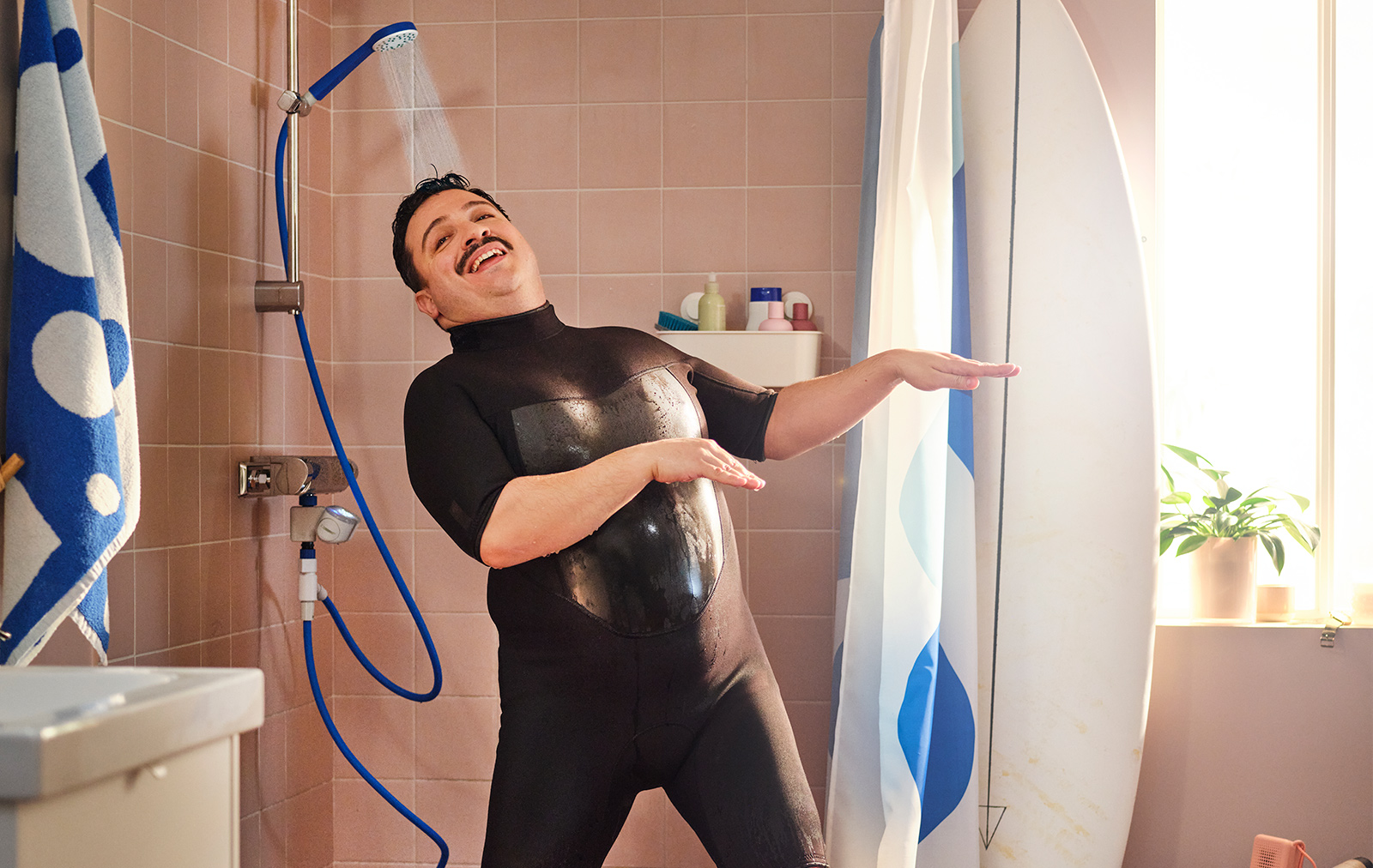Man take a clothed bath featuring the BERGVATTNET collection items