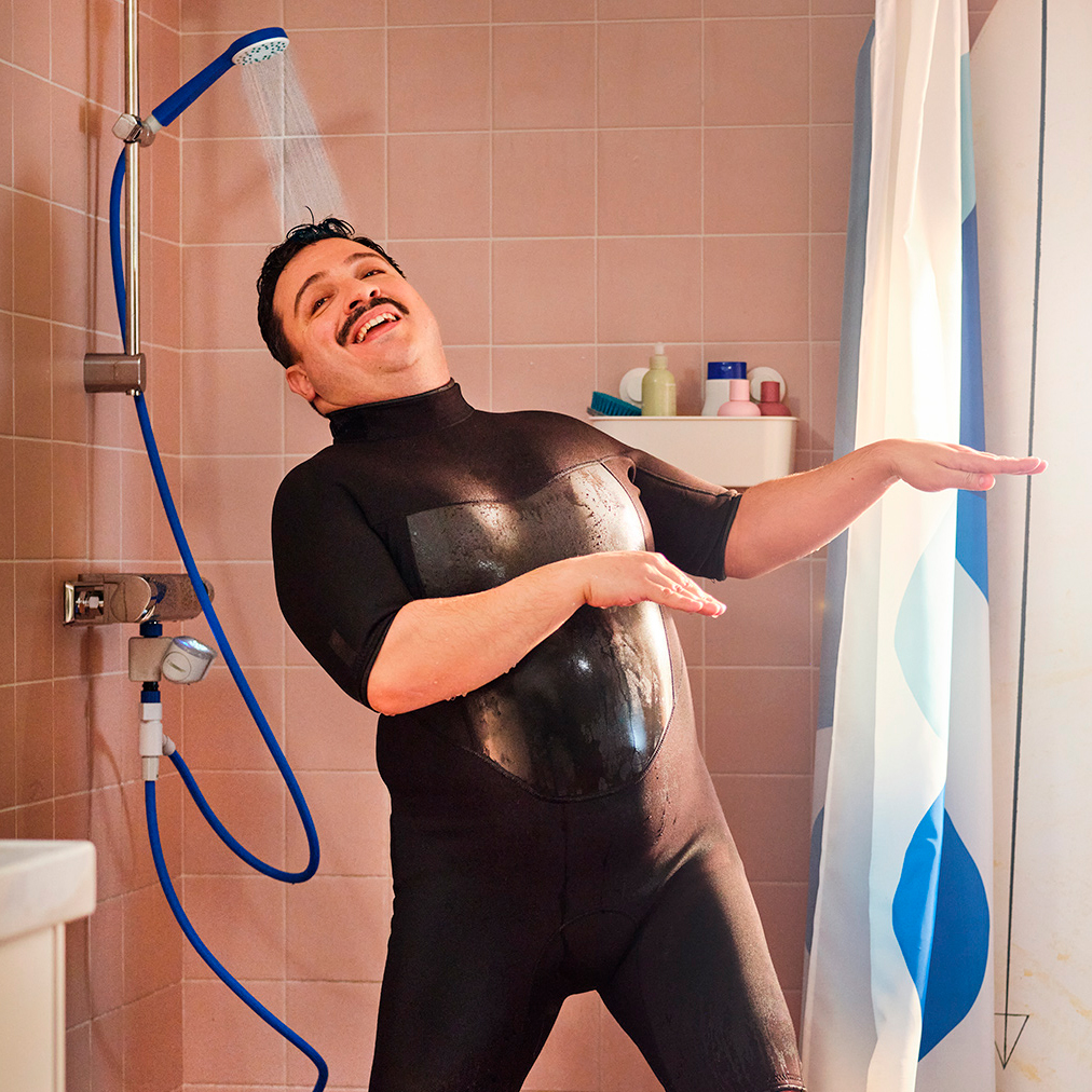 Men take a clothed bath featuring the BERGVATTNET collection items