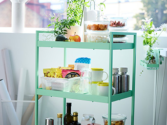 estantería color verde abierta