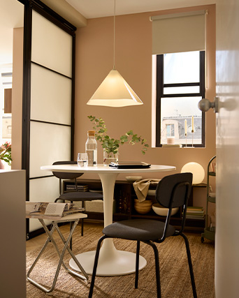 comedor separado por un separador de ambientes