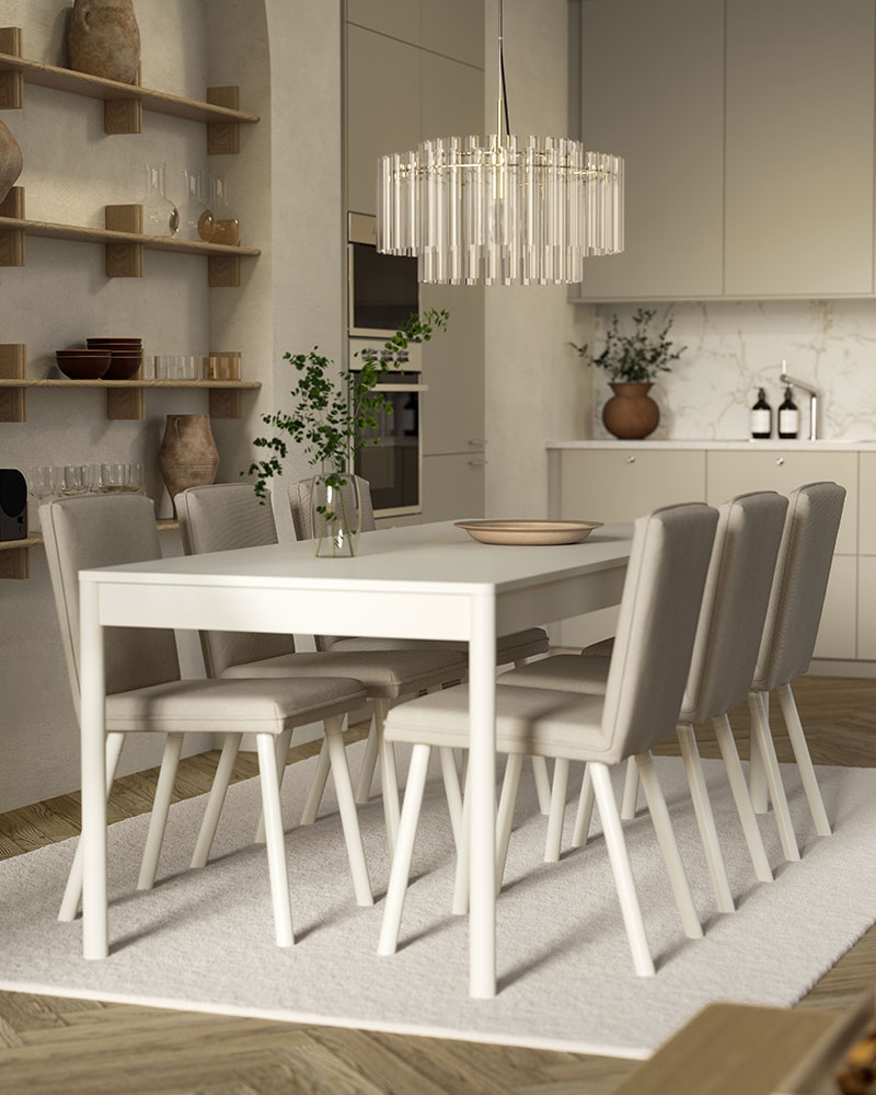 Una pequeña oficina con dos escritorios TROTTEN blancos, sillas de conferencia HATTEFJÄLL verde claro/blanco y lámparas de trabajo TERTIAL blancas.