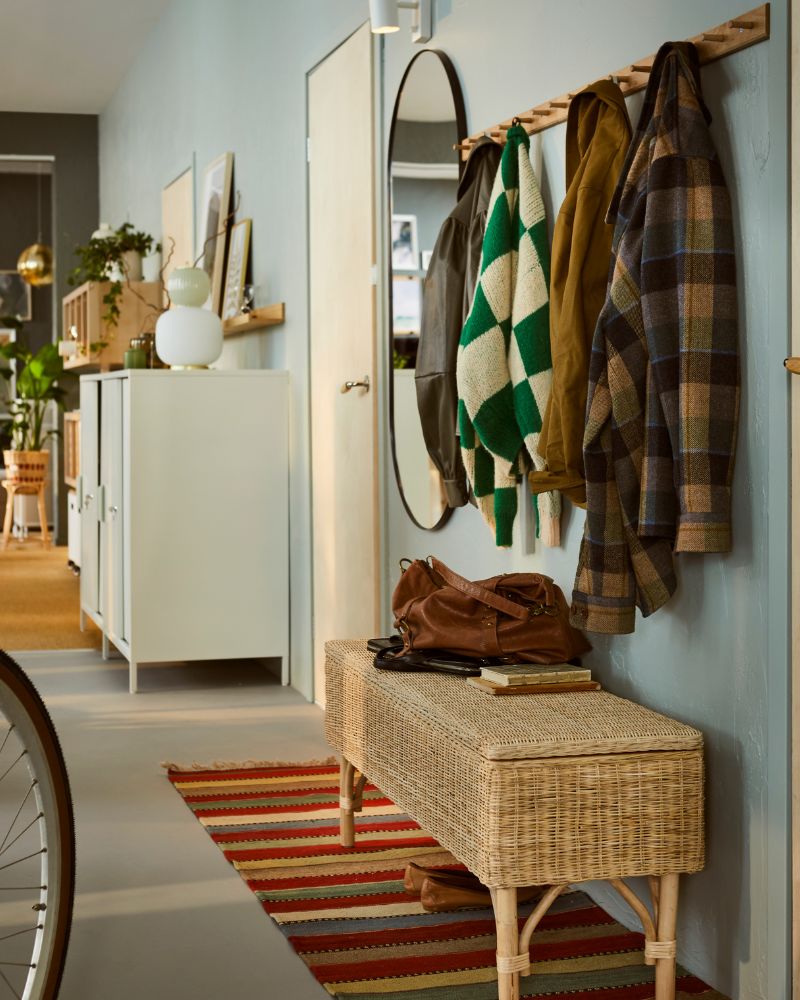 Organized entryway featuring LINDBYN mirror, TOLKNING bench and HÖVOLM rack, paired with KALLAX shelves and LOHALS rug.