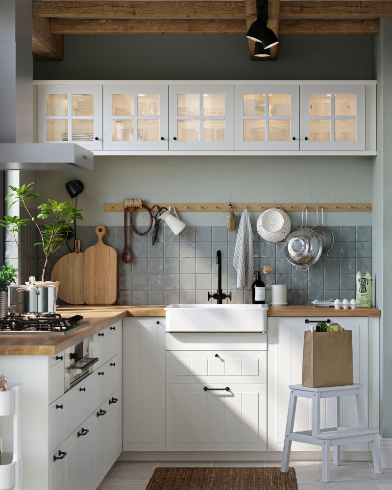 A white classic kitchen