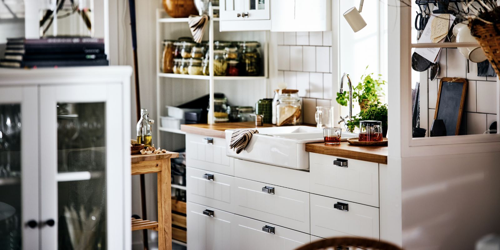 Cajonera de cocina y varios implementos