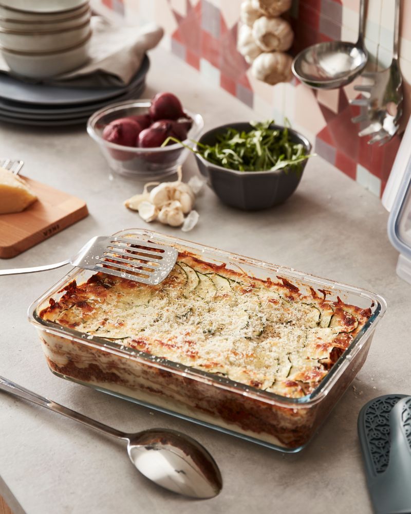 mold to prepare lasagna.