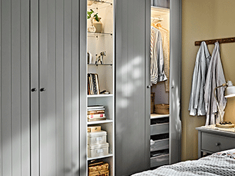 A bedroom featuring the PAX/GULLABERG wardrobe combination with open shelves, hanging space and storage drawers.