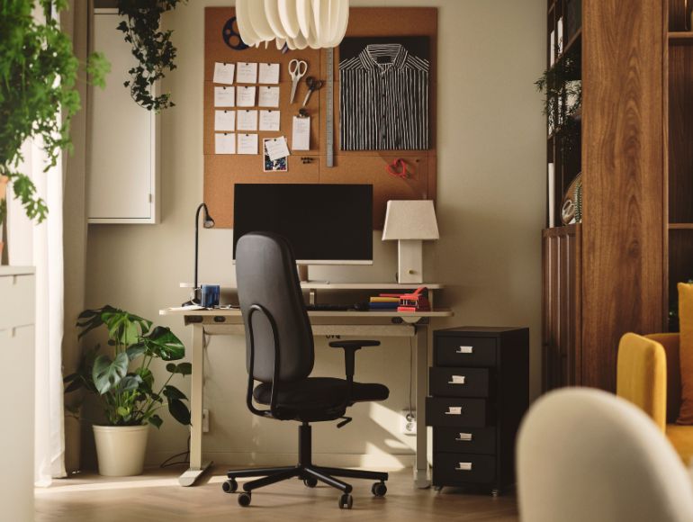 A desk that grows with you as you move on to the next stage